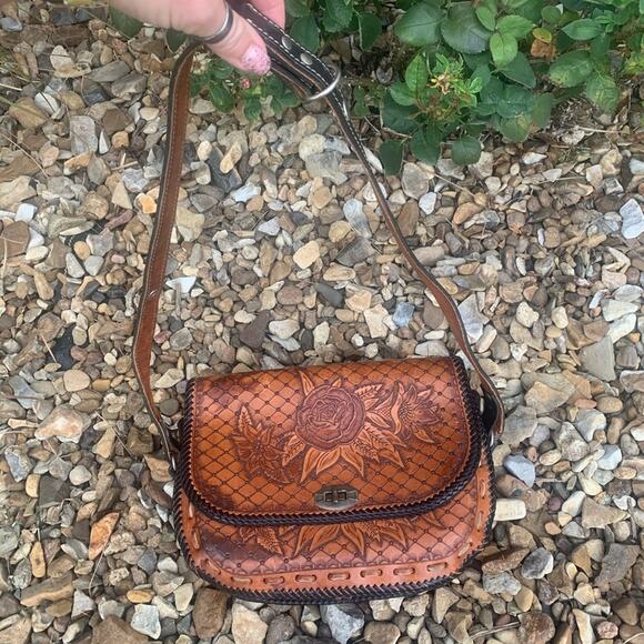 Vintage hand tooled leather turn lock purse - Picture 4 of 13